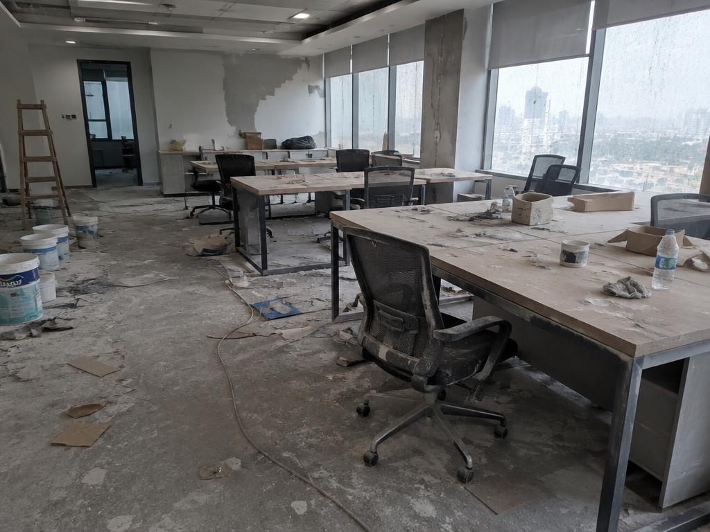 Καθαρισμός γραφείων μετά από ανακαίνιση — πριν